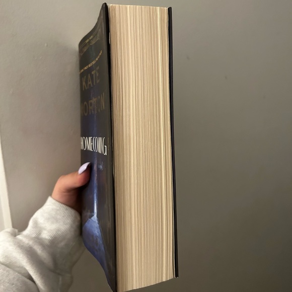 Homecoming by Kate Morton - Picture 3 of 4